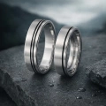 ZJTGR5-006-4-Trouwringen-van-titanium-gegroefd-titanium-5mm.webp