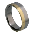 AH-Ślubna-1-Trauring-aus-Titan-und-Gelbgold-7mm.webp