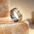 AH-Trio-2-Trouwring-van-titanium-en-geelgoud-8-mm.webp