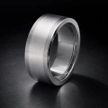 AH-Hardy-3-Trauring-aus-Titan-und-Weißgold-10-mm.webp