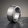 AH-Hardy-5-Trauring-aus-Titan-und-Weißgold-10-mm.webp
