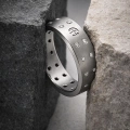 AH-Sado-Macho-4-Snubní-prsten-z-titanu-s-30-diamanty-0-30-ct.webp