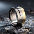 AH-Vagina-6-Trouwring-van-titanium-en-geelgoud-met-diamant-10-mm.webp