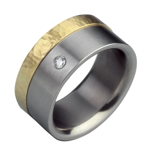 Snubní prsten z titanu a žlutého zlata s diamantem 10 mm