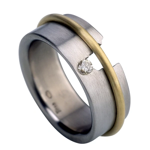 Trouwring van titanium en geelgoud met diamant 8 mm