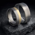 AH-Slubne-5-titanium-trouwringen-goud-mat-briljant-handgemaakt.webp