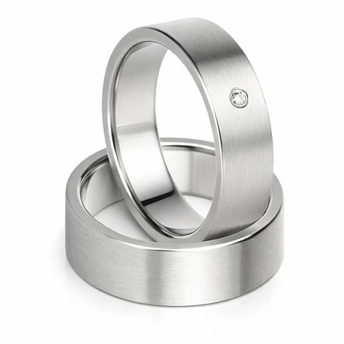Trauringe aus Titan mit Diamant 7 mm