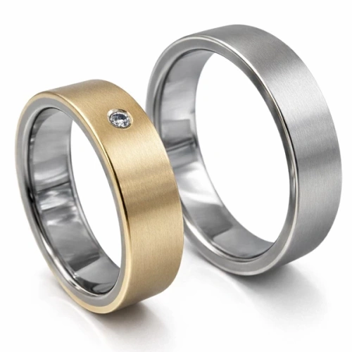 Trauringe aus Titan und 14K Weiß und Gelbgold mit Diamant 7 mm
