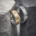 AH-Classic-6-titanverlobungsringe-matt-gold-diamant-handgefertigt.webp