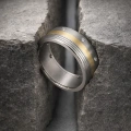 AH-Cylinder-z-diamentami-6-zylinder-titanring-matt-gelbgold-diamanten.webp