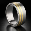 AH-Zebra-złota-5-titanovy-snubni-prsten-matny-zlato-14k.webp