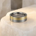 AH-Zebra-waska-3-matter-titanring-goldstreifen-14-karat-flach.webp