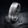 AH-Barrel-3-gold-3-matte-titanium-trouwring-zilver.webp