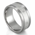 AH-Industrial-2-1-brede-titanium-ring-diamanten-industrieel.webp