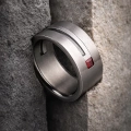 AH-Carre-rubin-S-6-matte-titanium-ring-zilver-robijn.webp