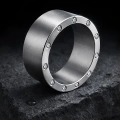 AH-D-Sam-diamonds-7-breiter-matter-titanring-diamanten-kante.webp