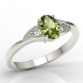 Pierścionek z 14k białego złota z oliwinem 1ct i 2 diamentami 0,08ct