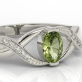 Pierścionek z 14k złota z oliwinem 0,60ct i 10 diamentami 0,04ct